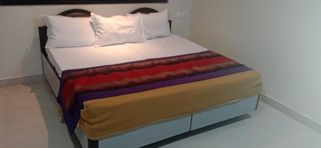 Shraddha Hotel Mumbai Kültér fotó